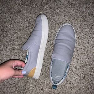 Women’s slip on Toms